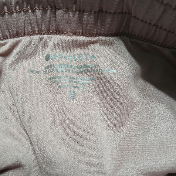 Athleta Women's Mauve Shorts - Picture 8 of 9